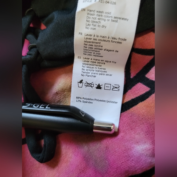 NWT Forever 21 - Sleek Black Crop Top with Spaghetti Straps - Picture 6 of 8